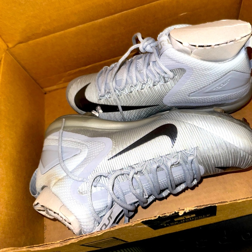 NEVER been worn before NIKE cleats‼️